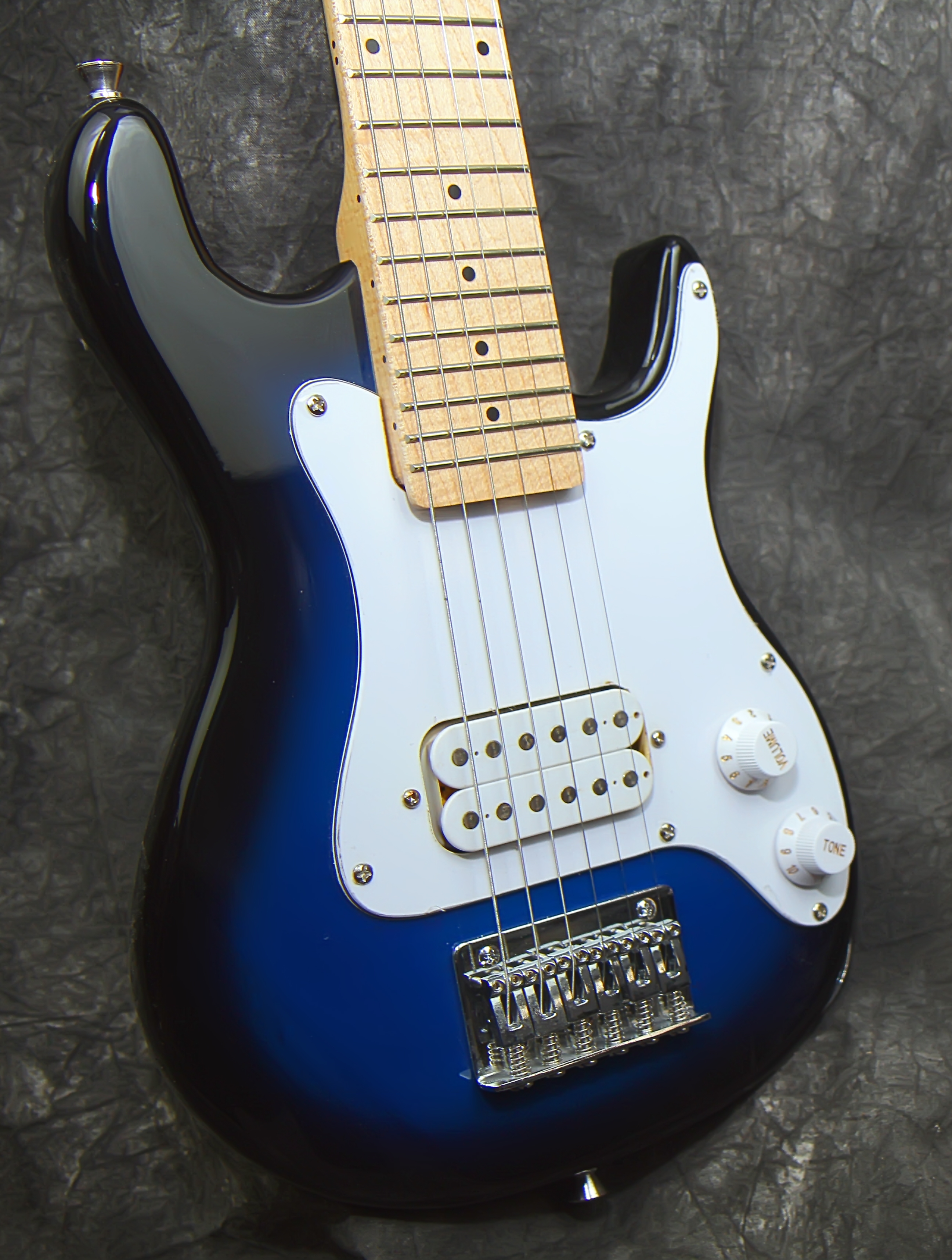 30 Inch Electric Guitar with Maple Neck and Solid Wood Body Glossy Finish Accessories for Children