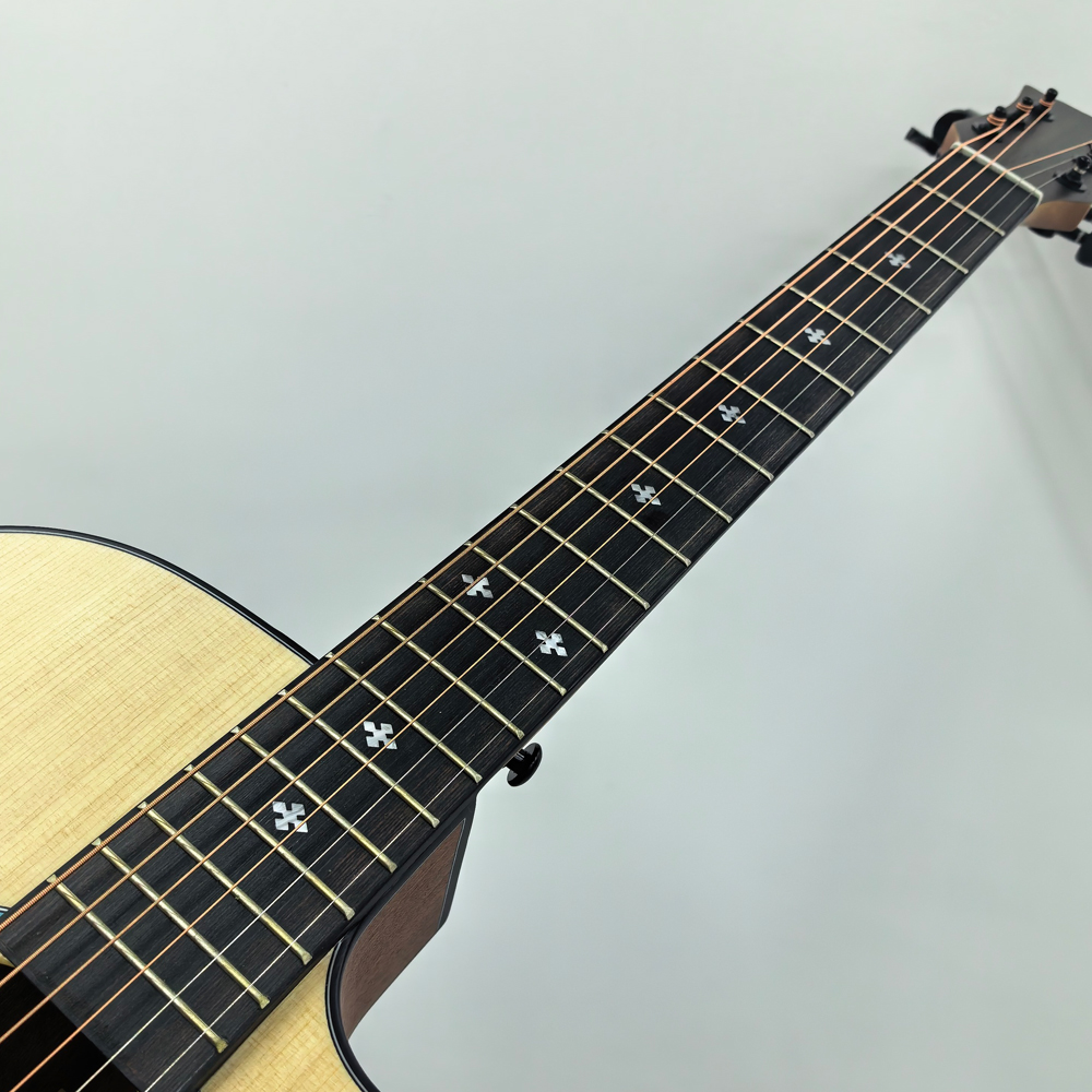 Acoustic Guitar Body Angle